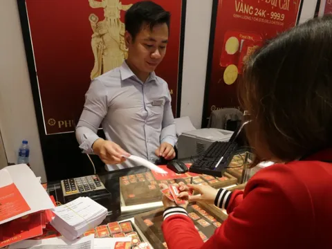 Giá vàng cùng đi xuống, thương hiệu SJC lùi về mốc 79 triệu đồng mỗi lượng