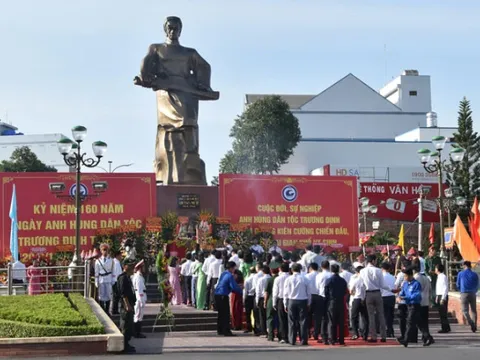 Hàng nghìn người dâng hương tưởng nhớ công lao của anh hùng dân tộc Trương Định