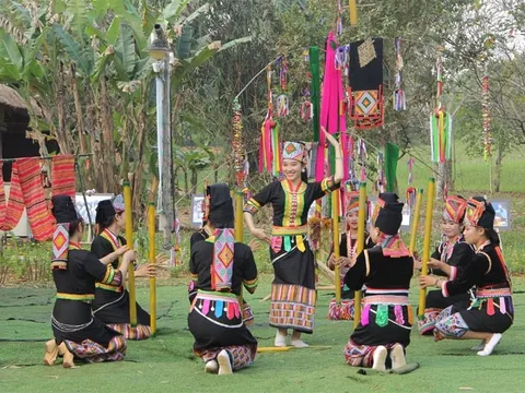 Gần 300 nghệ nhân, đồng bào, nghệ sĩ tham gia chương trình “Vui Tết Độc lập”