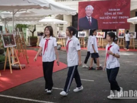 Người dân Thủ đô ấn tượng với Triển lãm ảnh "Tổng Bí thư Nguyễn Phú Trọng"