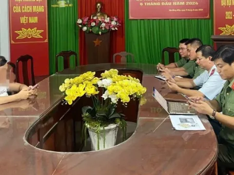 Chủ cửa hàng giày dép đăng ảnh nhạy cảm của người khác để câu view bán hàng