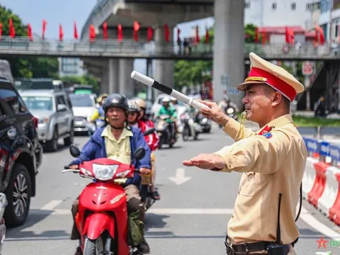 Hà Nội: Tài xế xe ôm vi phạm giao thông được "học lại" luật