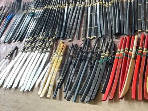 Công an Nghệ An: Bắt giữ hai đối tượng mua bán trái phép vũ khí và công cụ hỗ trợ