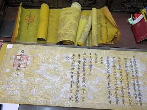 Nghiêm cấm hành vi làm mới sắc phong
