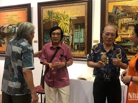 “Thế giới lễ hội” trong triển lãm sơn mài của họa sĩ Hùng Khuynh
