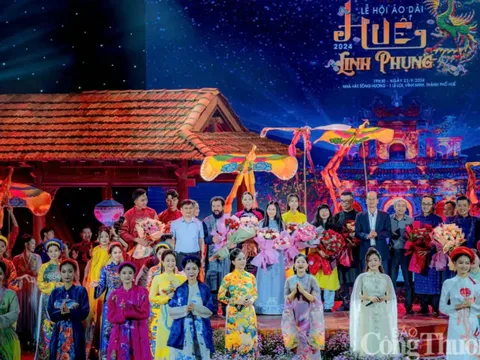Thừa Thiên Huế: Rực rỡ đêm hội Áo dài Huế ‘'Linh Phụng’’
