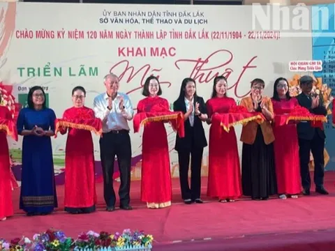 Khai mạc Triển lãm Mỹ thuật chào mừng 120 năm Ngày thành lập tỉnh Đắk Lắk