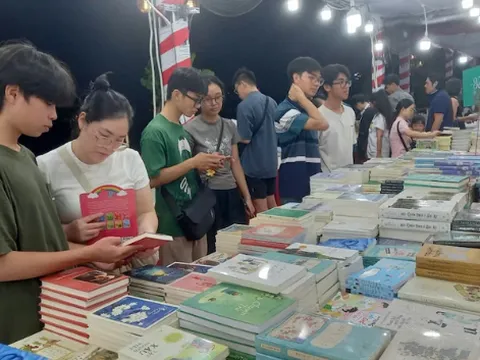 Khám phá “kho” sách quý bên hồ Hoàn Kiếm