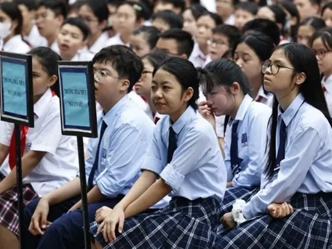 Chung tay hỗ trợ học sinh mồ côi, khó khăn sau bão lũ