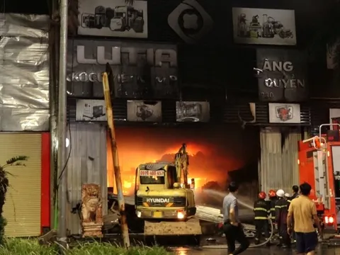 Hà Nội: Cháy cửa hàng ở quận Long Biên; đang xác minh thiệt hại về tài sản
