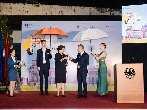 Phát biểu của Đại sứ Đức bà Helga Margarete Barth tại tiệc chiêu đãi nhân Ngày Thống nhất nước Đức