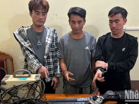 Bắt giữ 3 đối tượng chế tạo và mua bán súng tự chế