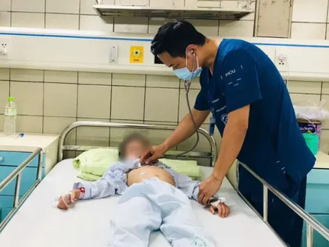 Uống 11 loại thuốc để chữa ho, trẻ bị sốc phản vệ
