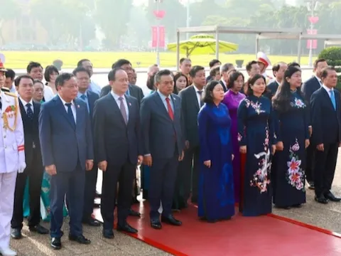 Lãnh đạo thành phố Hà Nội tưởng niệm Chủ tịch Hồ Chí Minh và các Anh hùng liệt sĩ