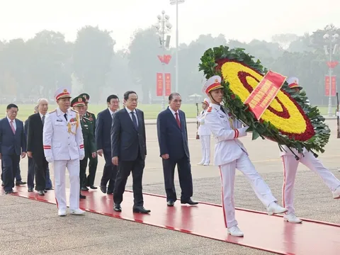 70 năm Giải phóng Thủ đô: Lãnh đạo Đảng, Nhà nước vào Lăng viếng Chủ tịch Hồ Chí Minh