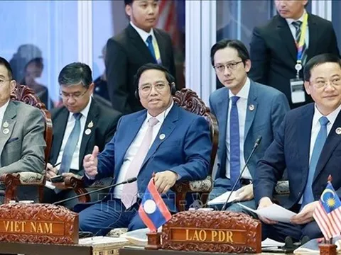 Lãnh đạo các nước ASEAN đối thoại với đại diện nghị viện, thanh niên và doanh nghiệp của khối