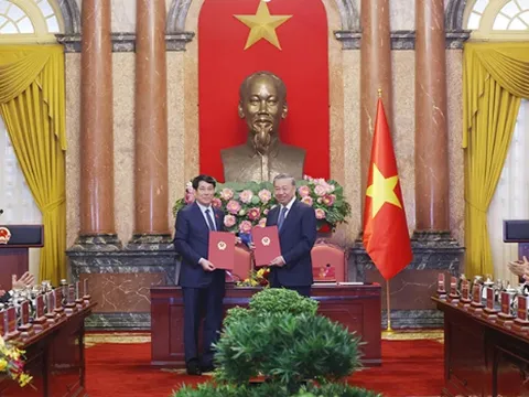 Bàn giao công tác giữa Tổng Bí thư Tô Lâm và Chủ tịch nước Lương Cường