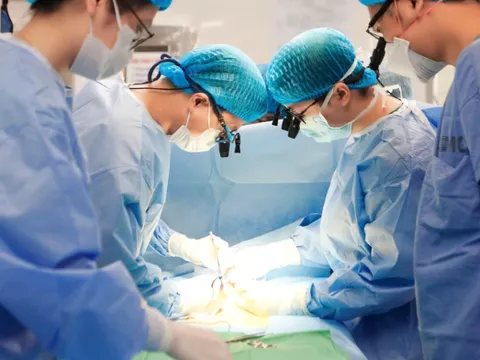 Đặt máy tạo nhịp tim kịp thời cho trẻ sơ sinh mắc tim bẩm sinh nặng