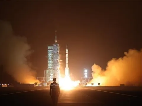 Trung Quốc phóng tàu vũ trụ Thần Châu-19
