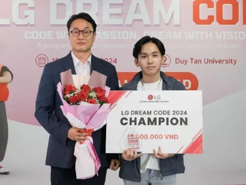 Sinh viên Trường đại học Bách Khoa Đà Nẵng xuất sắc đoạt cú đúp vô địch các cuộc thi về lập trình tin học