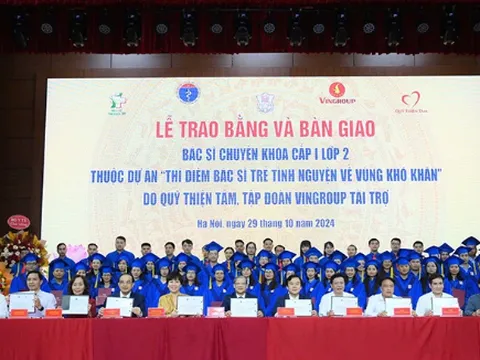 Bàn giao 42 bác sĩ chuyên khoa cấp I về công tác tại 26 huyện khó khăn, biên giới