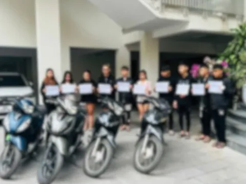 Hà Nội triệu tập 10 “quái xế” đâm xe làm một phụ nữ dừng chờ đèn đỏ tử vong