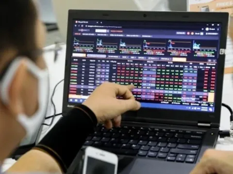 Cổ phiếu tài chính lao dốc, VN-Index về mốc 1.250 điểm