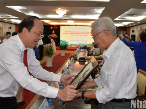 Thành phố Hồ Chí Minh họp mặt thân mật Nhà giáo đi B, Nhà giáo nội đô
