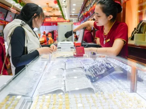 Giá vàng ngày 12/11: Vàng trượt giá sâu dữ dội