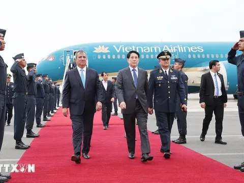 Lễ đón Chủ tịch nước Lương Cường tại Sân bay Quốc tế Jorge Chávez ở Lima