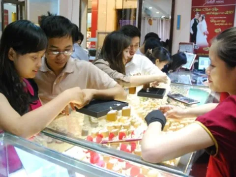 Giá vàng nhẫn tiếp tục đi xuống, tỷ giá ngân hàng tăng mạnh tới 22 đồng