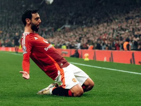 Manchester United tiếp đà thắng lợi, London lẫn lộn buồn vui