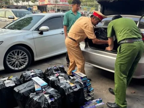 Cảnh sát giao thông phát hiện đối tượng vận chuyển thuốc lá điếu ngoại nhập lậu