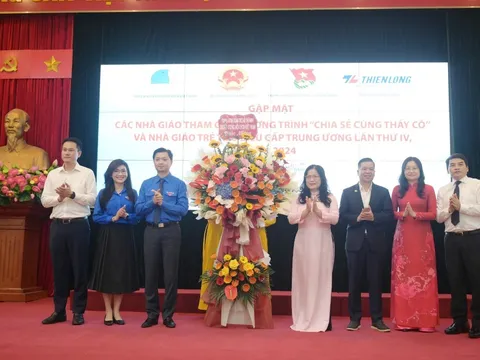 Gặp mặt, trao tặng Bằng khen cho 60 giáo viên tiêu biểu