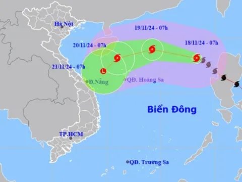 Bão số 9 suy yếu dần trên Biển Đông