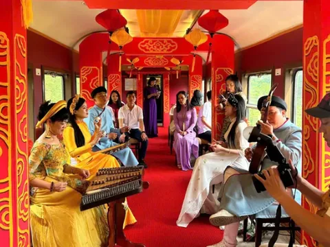 Hành trình “Kết nối di sản miền trung” lọt top 9 sản phẩm du lịch ấn tượng Huế năm 2024
