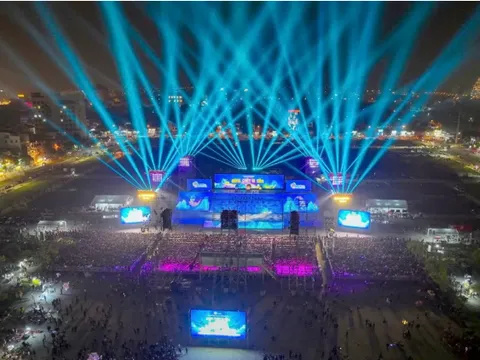 Khai mạc Festival Ninh Bình lần thứ 3: 'Dòng chảy di sản'