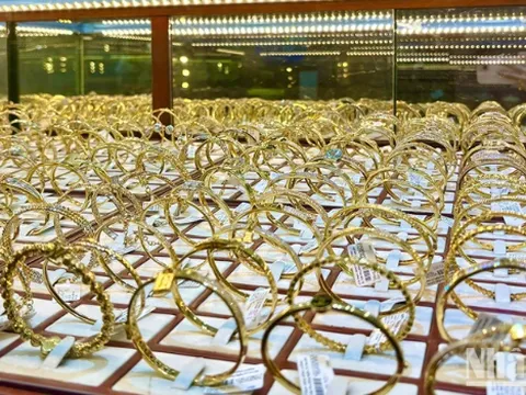 Giá vàng ngày 25/11: Giá vàng trong nước, thế giới đồng loạt giảm sau tuần tăng mạnh