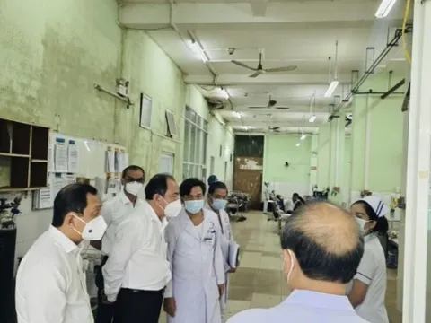 Sở Y tế Thành phố Hồ Chí Minh trả lời việc bệnh nhân cấp cứu phải nằm dưới sàn bệnh viện truyền dịch