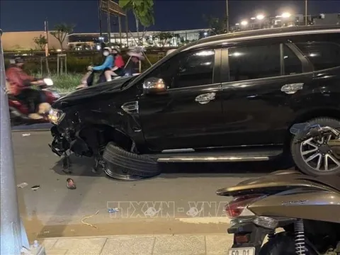 TP Hồ Chí Minh: Ô tô tông liên hoàn, nhiều người bị thương nặng