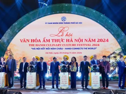 Phở robot thu hút đông đảo công chúng