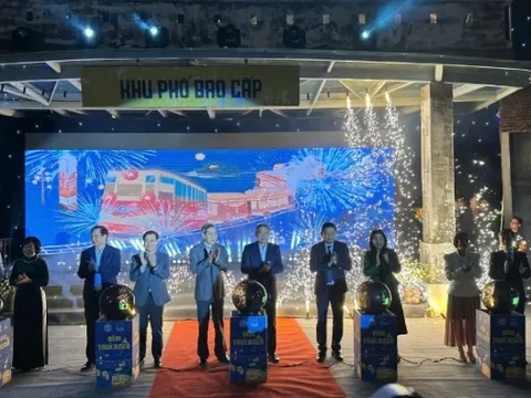 Khách du lịch đổ về chương trình “Đêm Trúc Bạch”