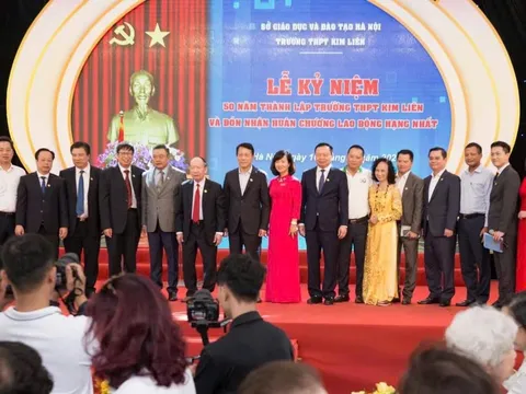 Trường THPT Kim Liên: 50 năm phấn đấu vì sự nghiệp giáo dục bền vững