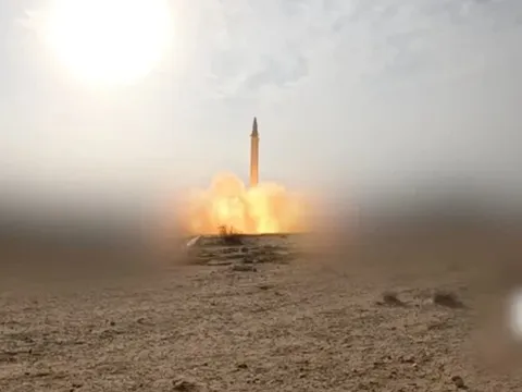 Houthi tấn công Tel Aviv bằng tên lửa siêu thanh