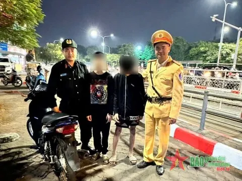 Bắt hai đối tượng vứt xe máy bỏ chạy khi bị công an kiểm tra