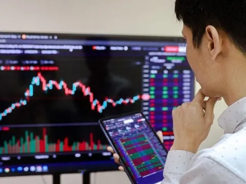 Khối ngoại mạnh tay bán ròng, VN-Index lùi về sát mốc 1.240 điểm