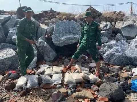 Khởi tố vụ án, điều tra làm rõ nguồn gốc 9,4kg cần sa trôi dạt vào bờ biển Quảng Ngãi