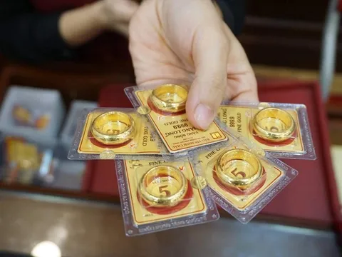Giá vàng hôm nay (11-12): Tiếp đà tăng mạnh