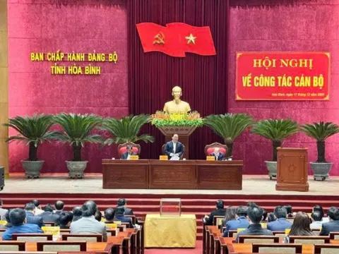 Đồng chí Bùi Đức Hinh được giới thiệu chức danh Chủ tịch Ủy ban nhân dân tỉnh Hòa Bình