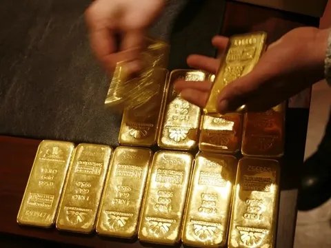 Giá vàng hôm nay (23-12): Bất ngờ “lao dốc” không phanh